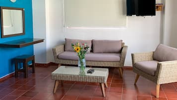 Master Suite 2 recamaras con cocineta y Balcón | In-room safe, iron/ironing board, bed sheets