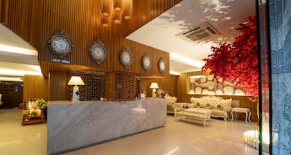 The White Hotel 8A Thai Van Lung