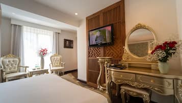 Deluxe Double Room (with Window) | Minibar, in-room safe, desk, blackout drapes