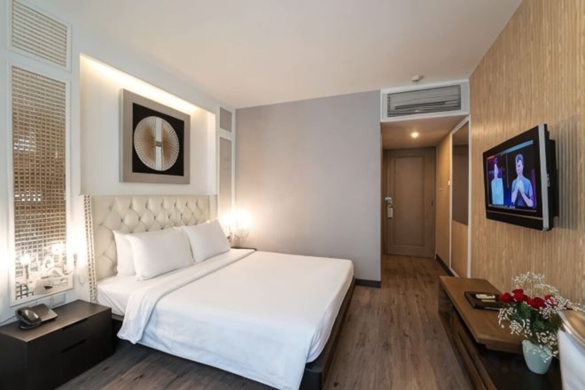 Minibar, in-room safe, desk, blackout curtains