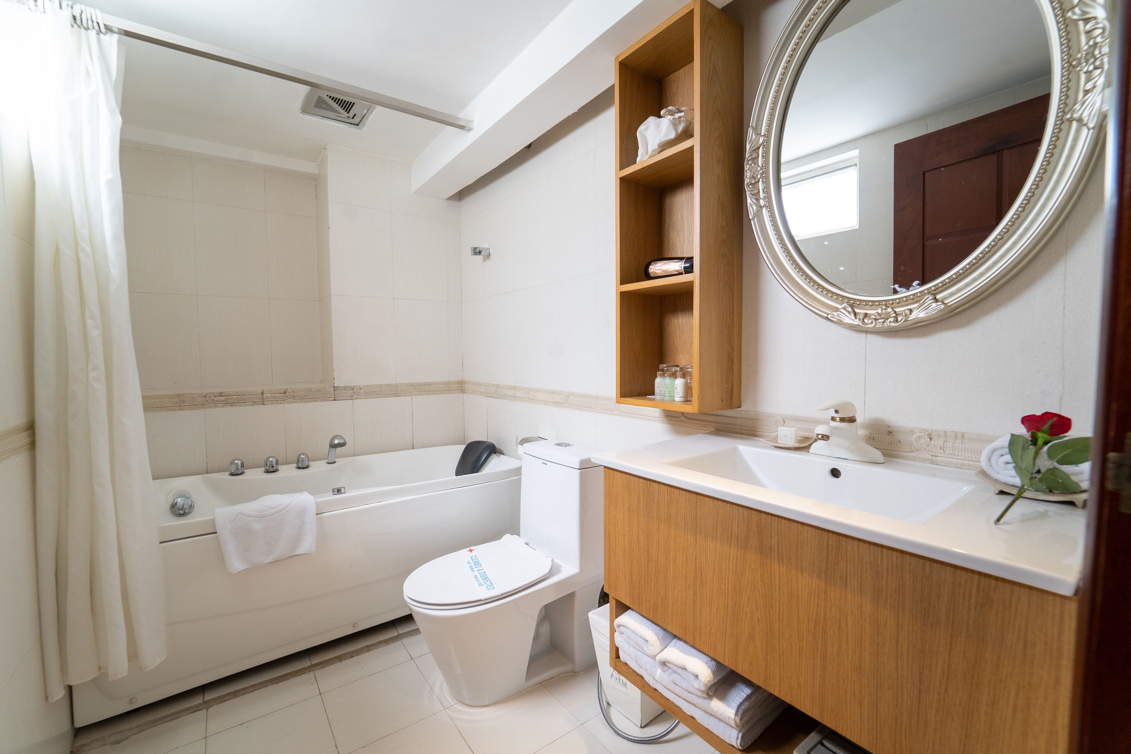 Deluxe Double Room (with Window) | Bathroom | Bathtub, free toiletries, hair dryer, bathrobes