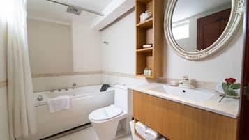 Deluxe Double Room (with Window) | Bathroom | Bathtub, free toiletries, hair dryer, bathrobes