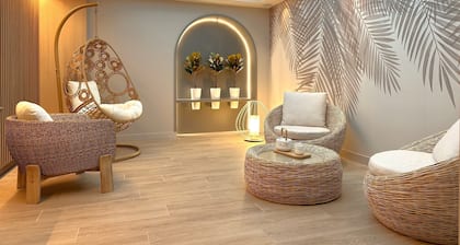 Brit Hotel Piscine & Spa - Fougères