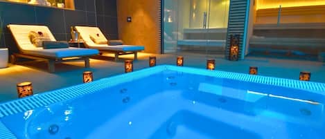 Sauna, hot tub, steam room