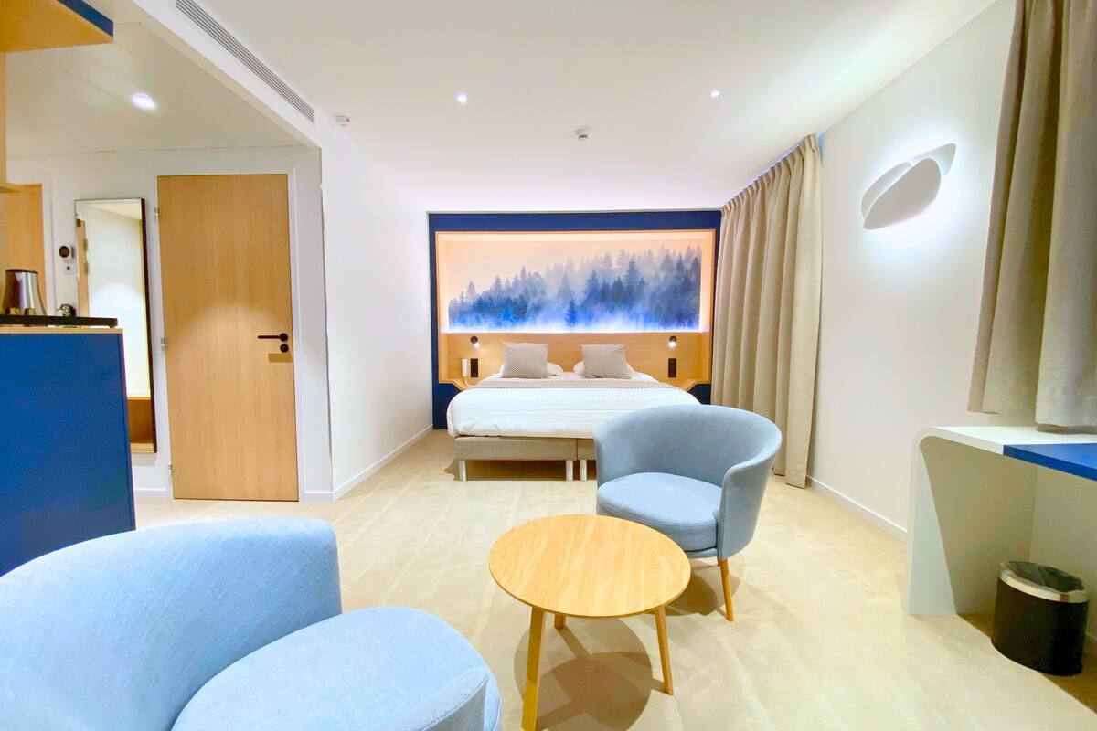 junior suite | premium bedding, desk, blackout curtains, soundproofing