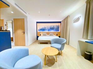 Junior Suite | Premium bedding, desk, blackout drapes, soundproofing - Brit Hotel Piscine & Spa - Fougères (Lecousse)