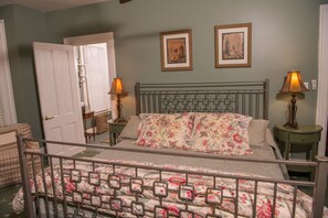 Superior Suite, 1 King Bed, Jetted Tub, Annex Building | Egyptian cotton sheets, premium bedding, down duvets
