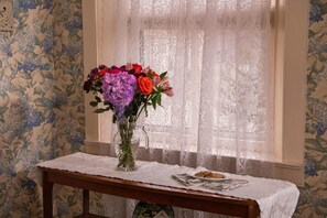 Basic Double Room Single Use, 1 Queen Bed, Fireplace