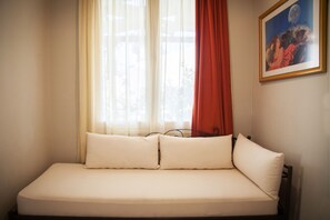 Studio (Acropolis View) | Safe på rommet, blendingsgardiner og strykejern/-brett