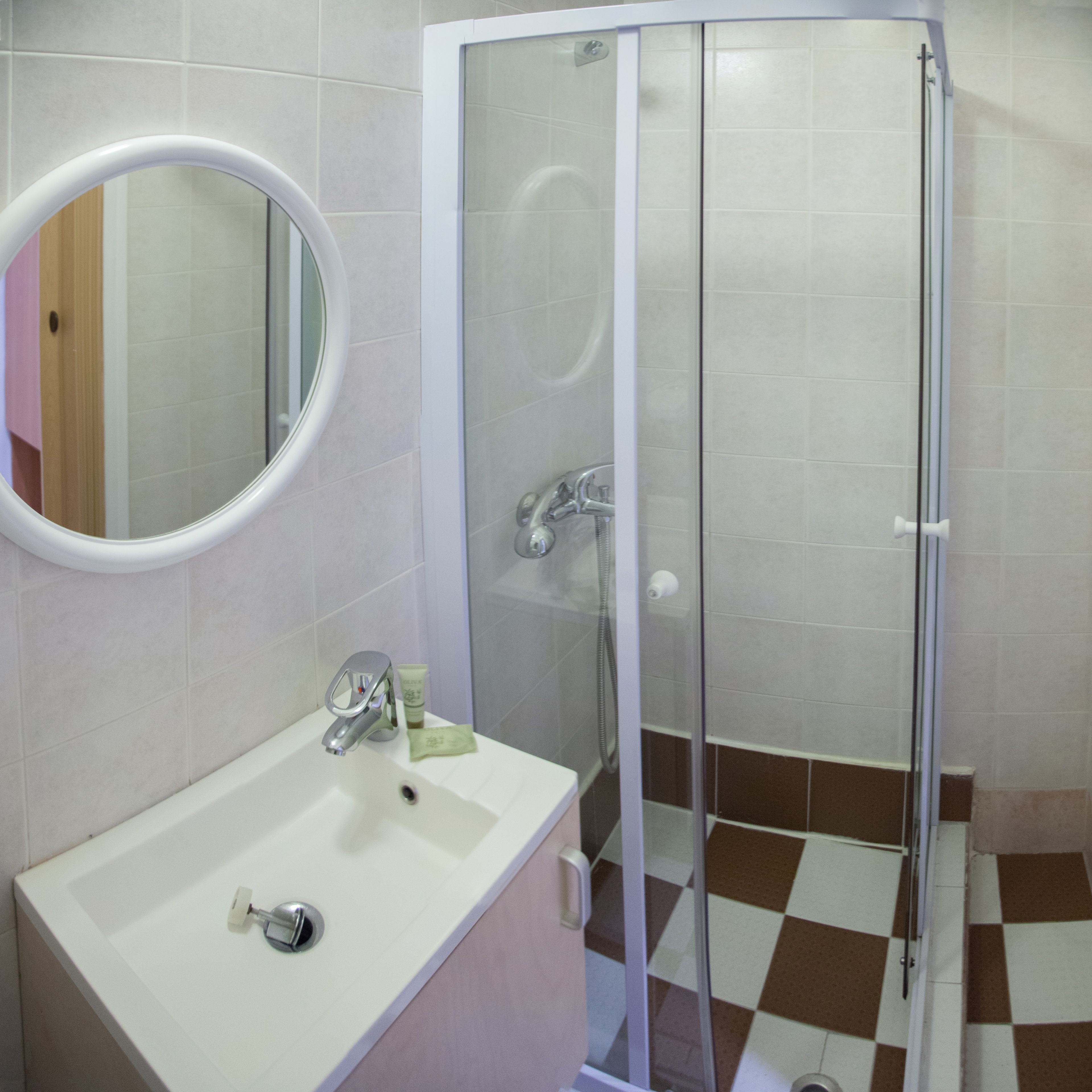 petite room (internal) | bathroom | shower, hair dryer, towels