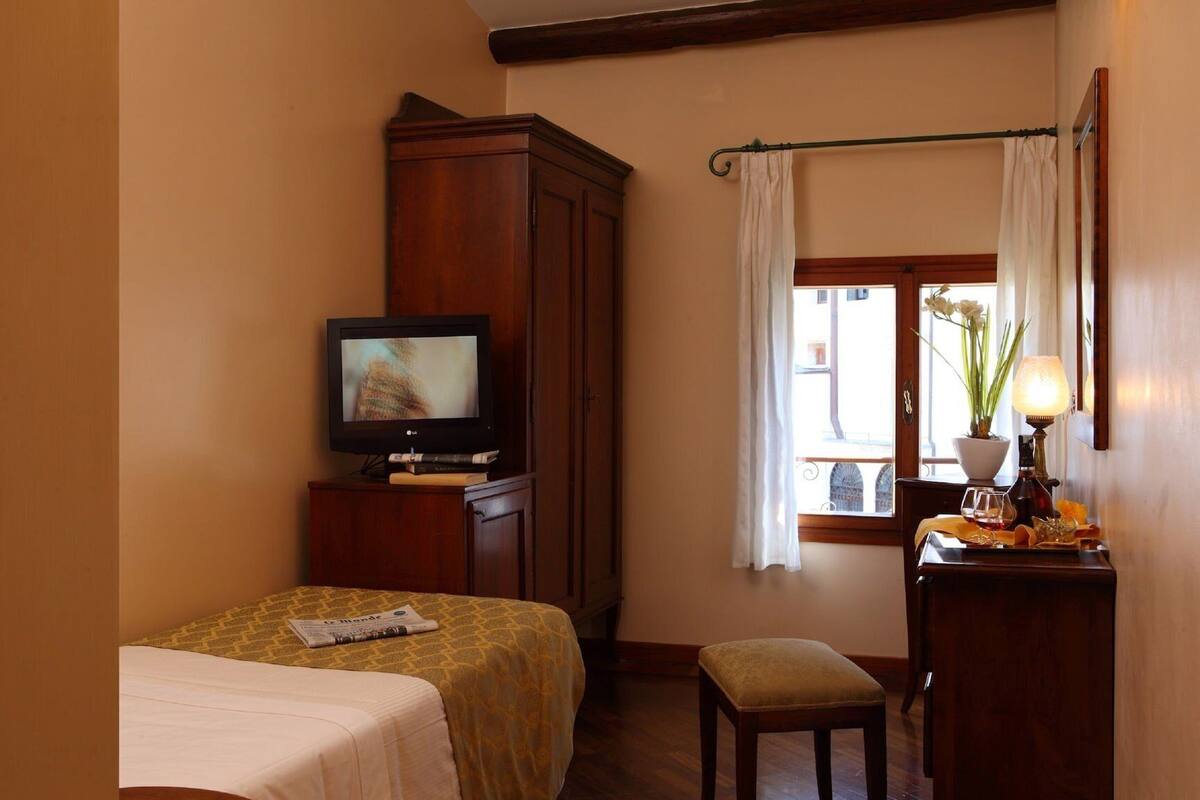 Premium bedding, down duvets, minibar, in-room safe