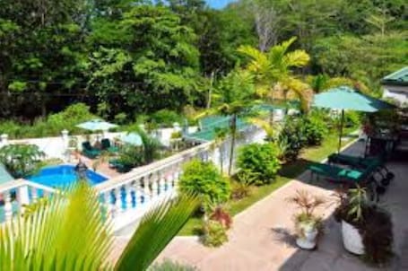 Una piscina al aire libre. Hanneman Holiday Residence