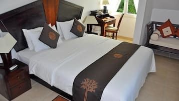 Penthouse, 1 Bedroom | In-room safe, iron/ironing board, free cribs/infant beds, rollaway beds