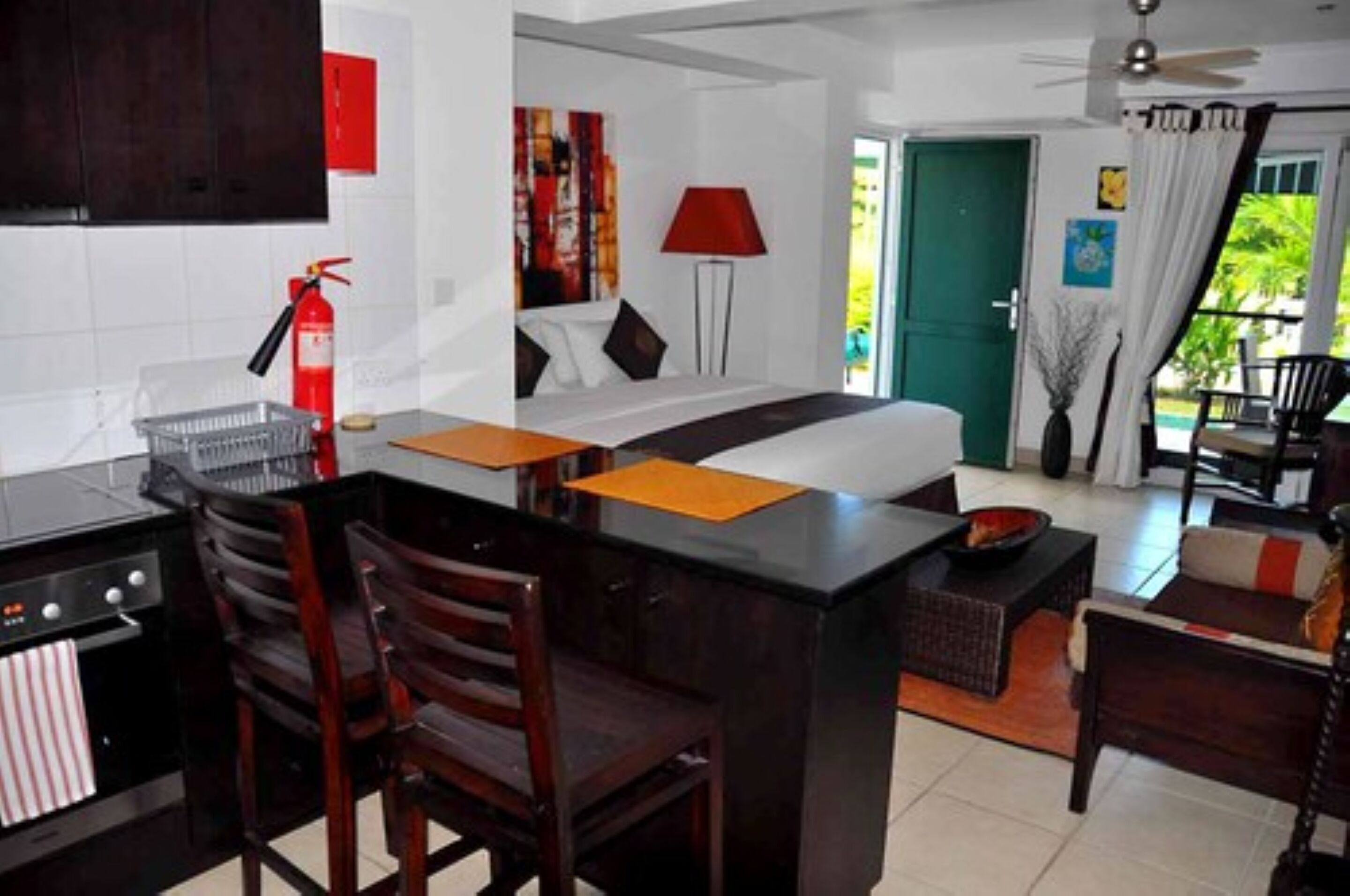 Estudio, 1 habitación, Terraza | Área de sala de estar | Televisión LCD 