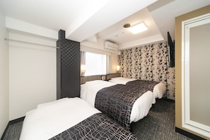 أغطية فراش متميزة وألحفة محشوة بالريش ومكتب ومساحة عمل للكمبيوتر المحمول