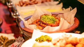 Daily buffet breakfast (JPY 1800 per person)