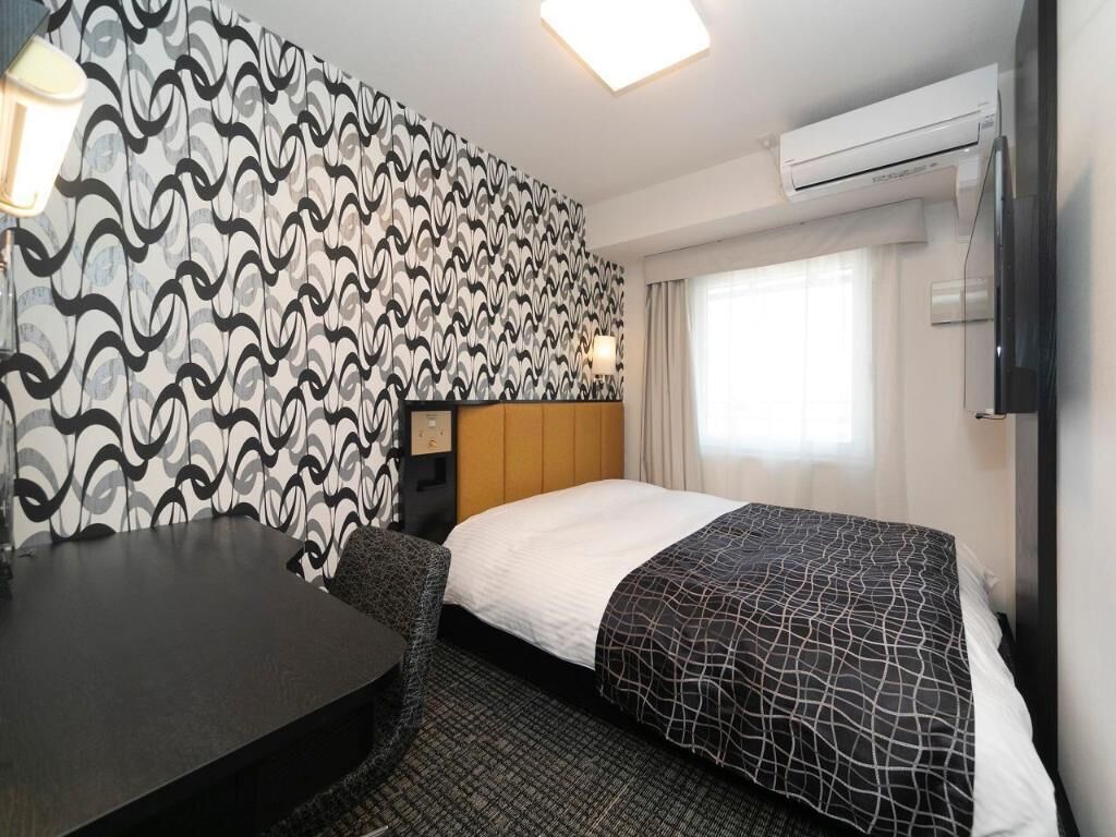 Down comforters, desk, blackout drapes, free WiFi
