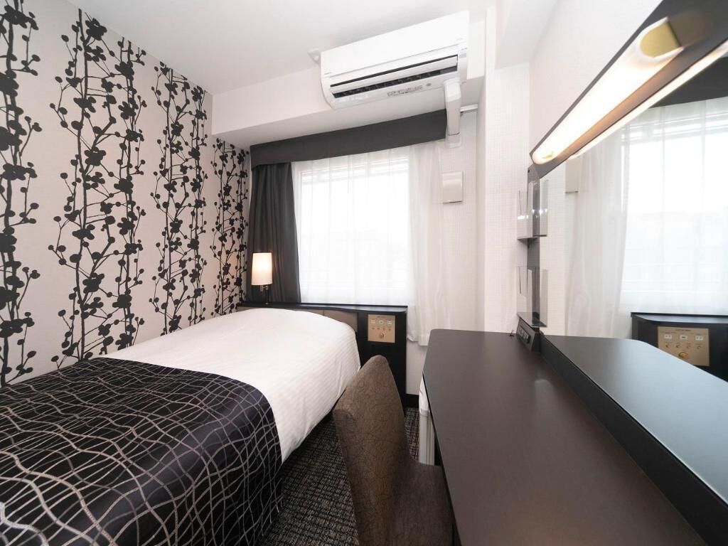 Down comforters, desk, blackout drapes, free WiFi