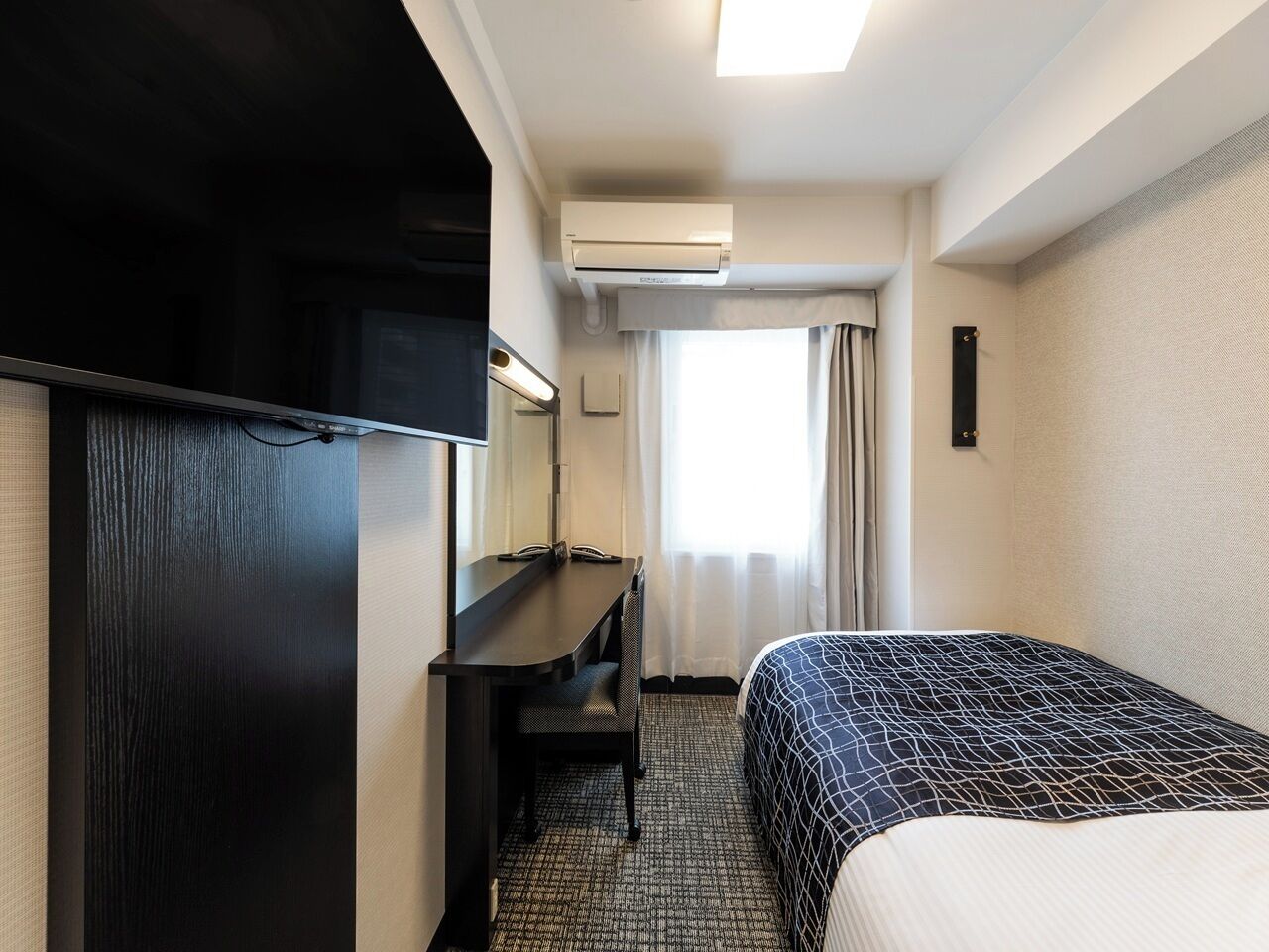 Chambre Double, 1 grand lit 1 place, non-fumeurs | Couette en duvet d'oie, bureau, rideaux occultants, Wi-Fi gratuit