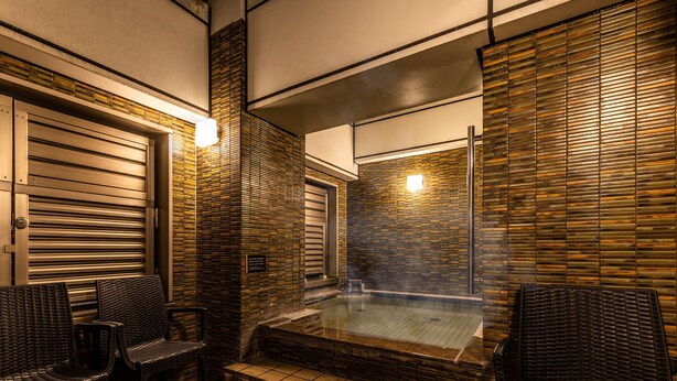 A spa area with a hot tub, wicker chairs, and tiled flooring. - APA Hotel Kyoto Eki Horikawadori (Kyoto)