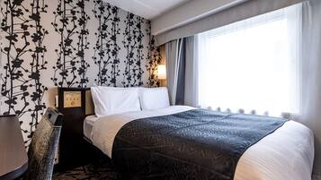 Premium bedding, down comforters, desk, blackout drapes