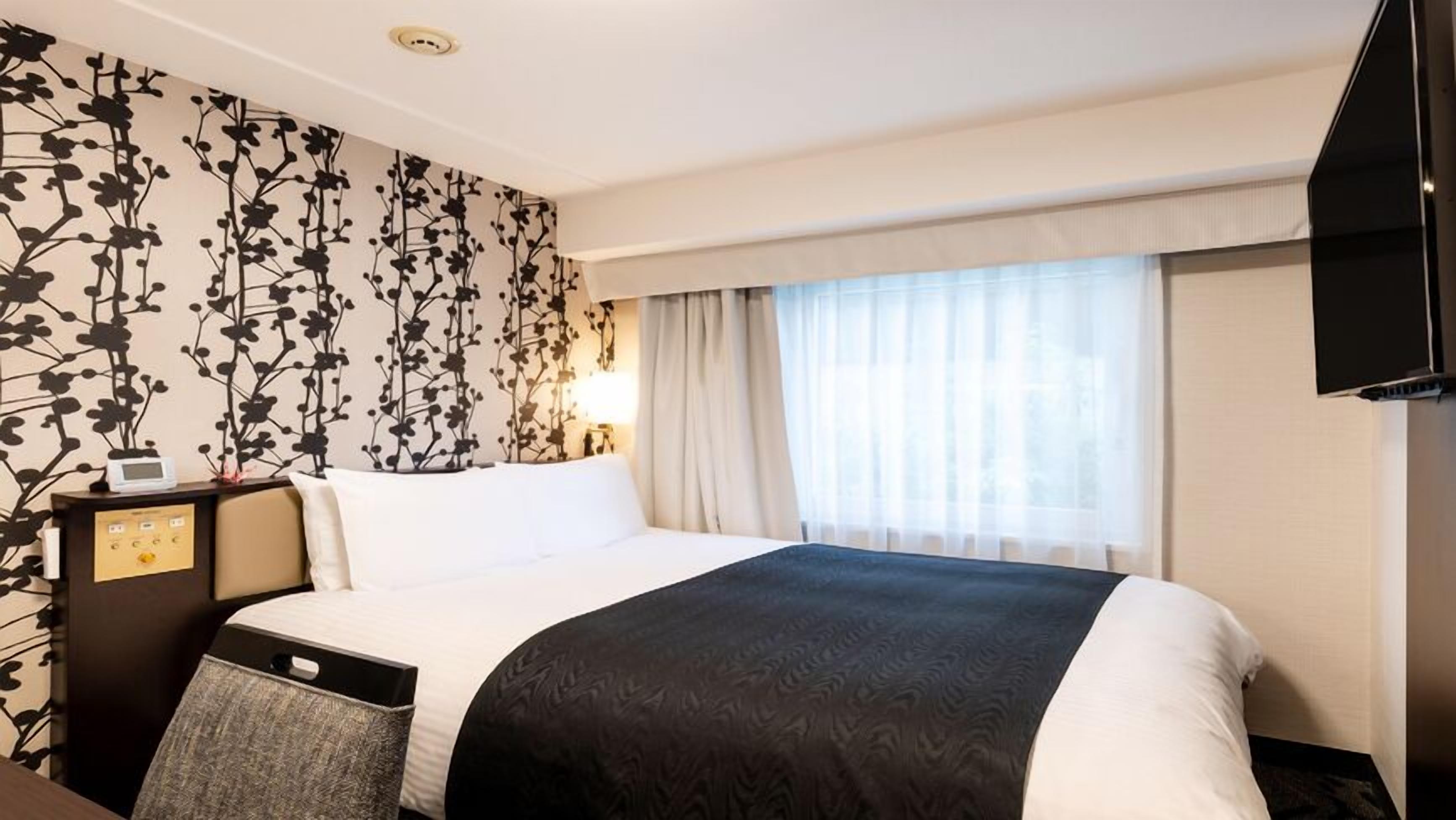 Premium bedding, down comforters, desk, blackout drapes