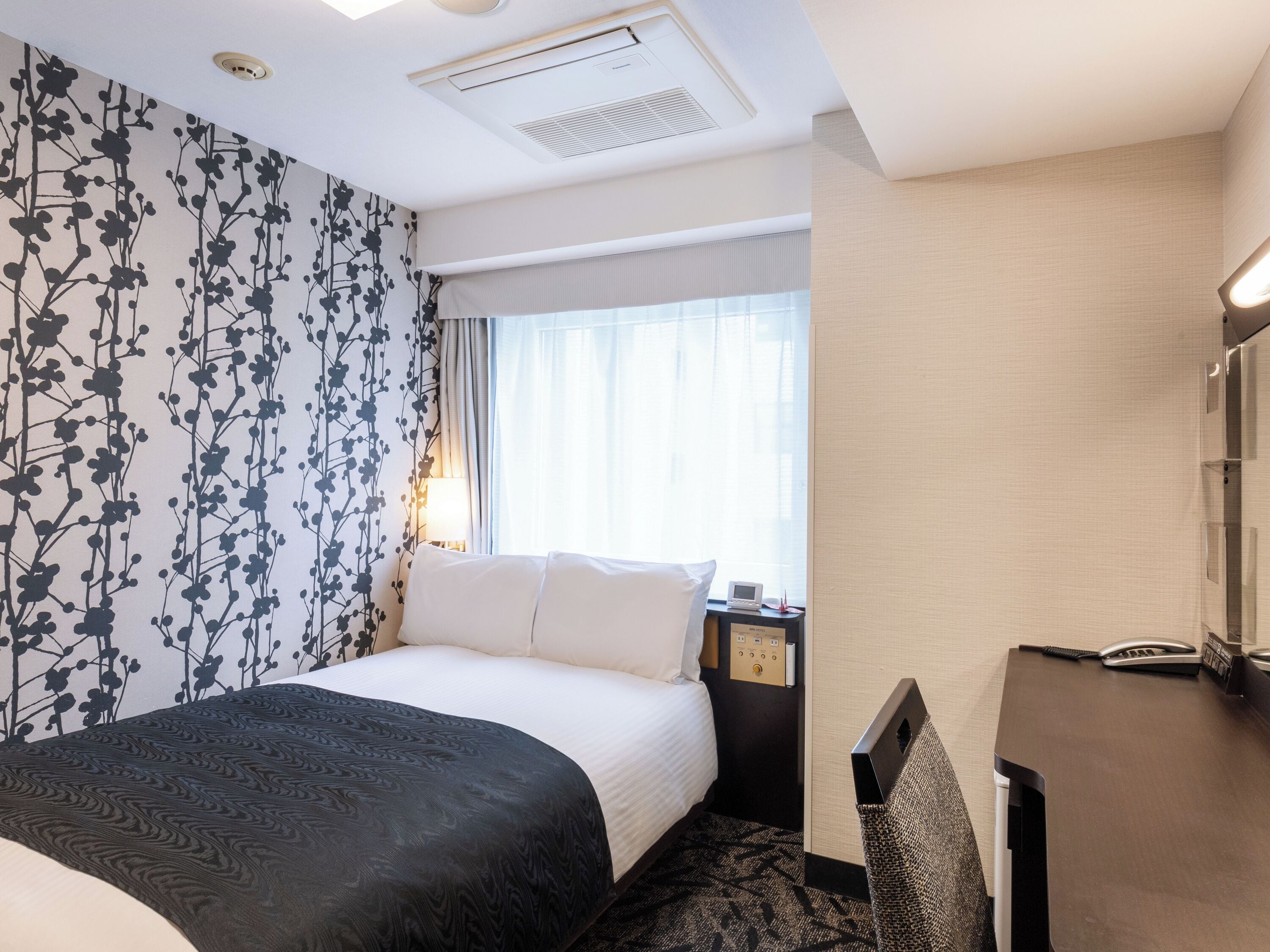 Premium bedding, down duvets, desk, blackout curtains