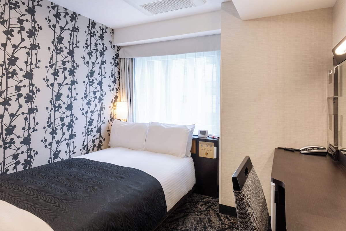 Premium bedding, down comforters, desk, blackout drapes