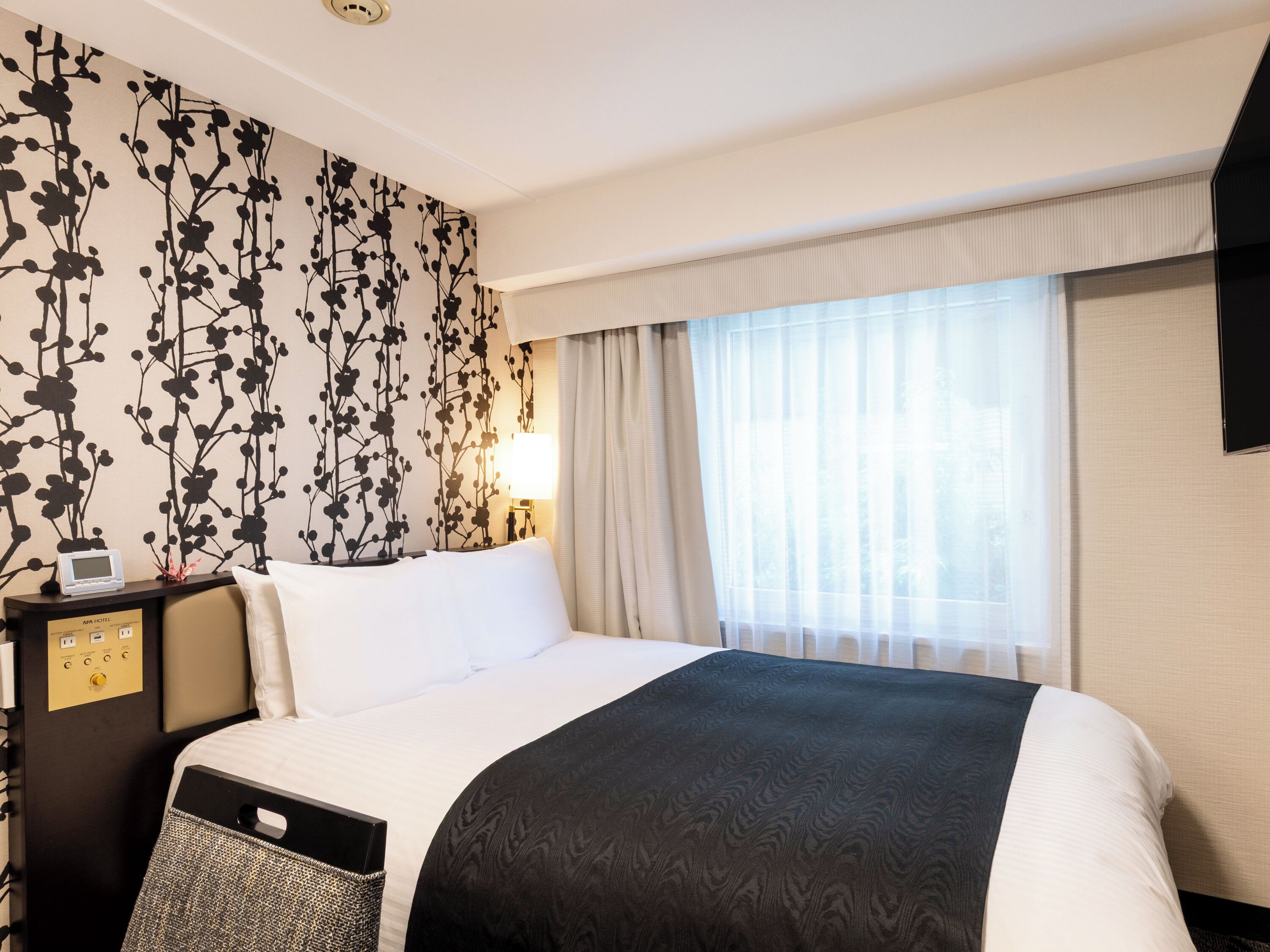 Premium bedding, down duvets, desk, blackout curtains