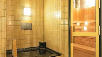 3 treatment rooms, massages