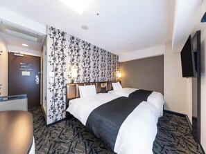 Habitación con 2 camas individuales, para no fumadores | Ropa de cama de alta calidad, edredón, escritorio y cortinas blackout