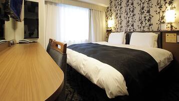 1 bedroom, premium bedding, down duvets, desk