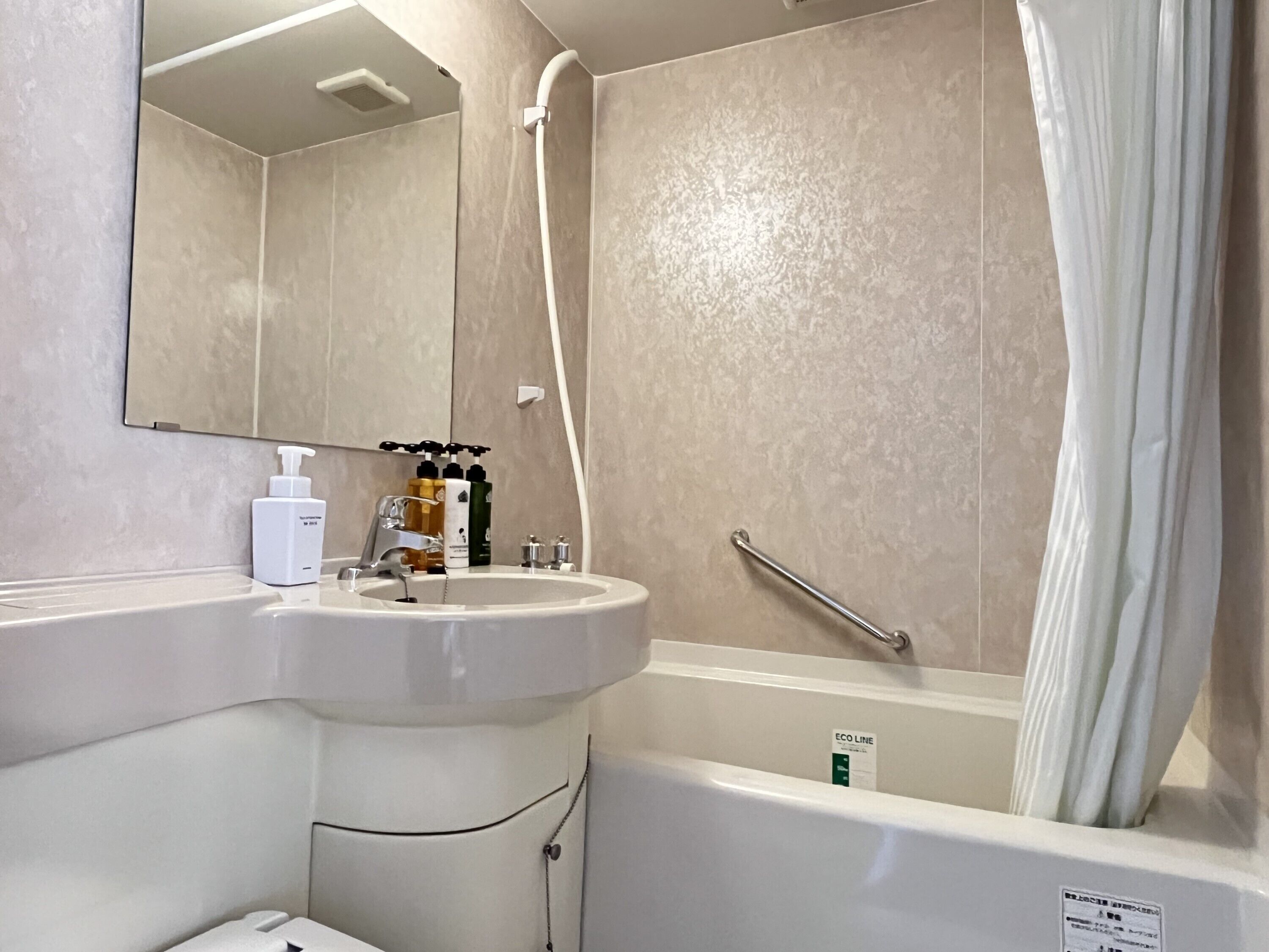 combined shower/bathtub, free toiletries, hair dryer, slippers