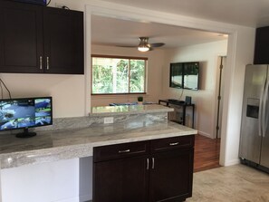 Fridge, coffee/tea maker