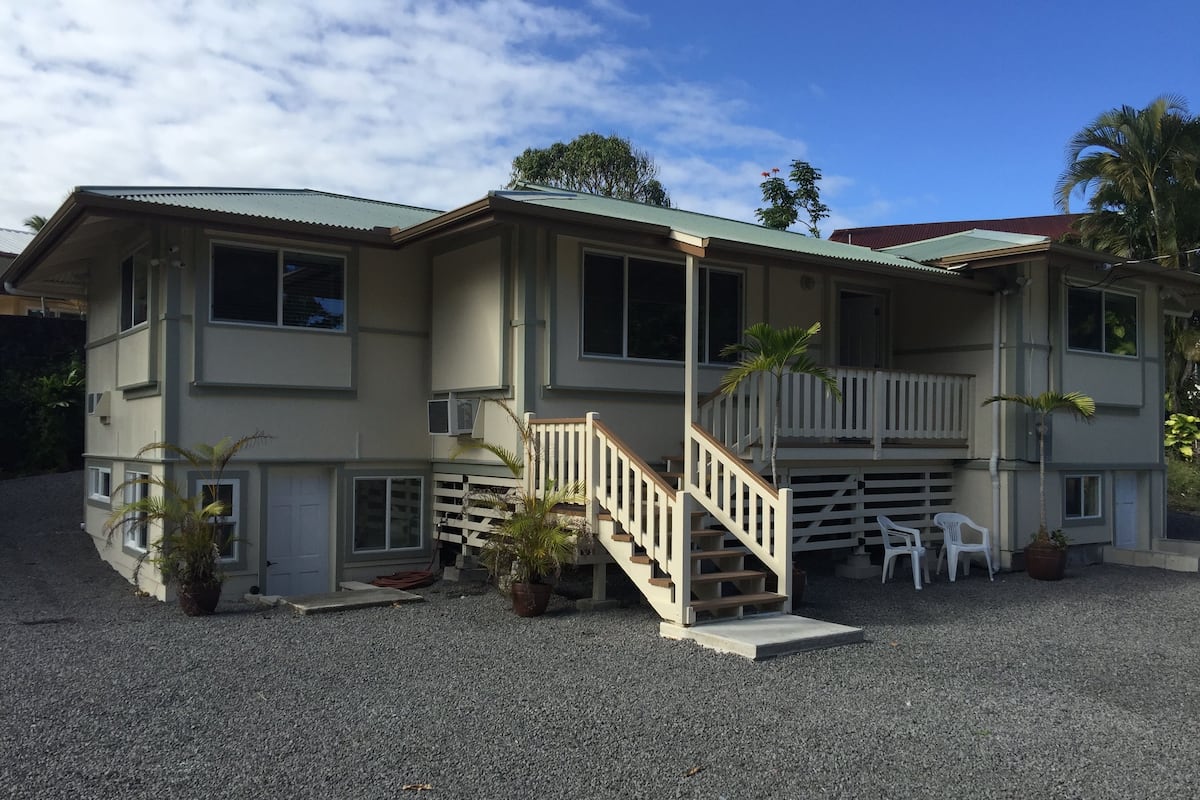 Family House, Private Bathroom, Lagoon View (Aaron's Beach House Priva) | Living area | Flat-screen TV