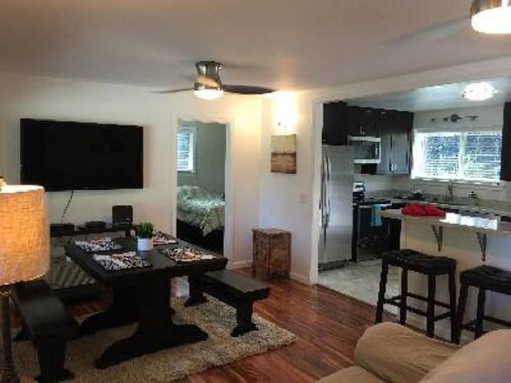 Aaron's Cottage by null