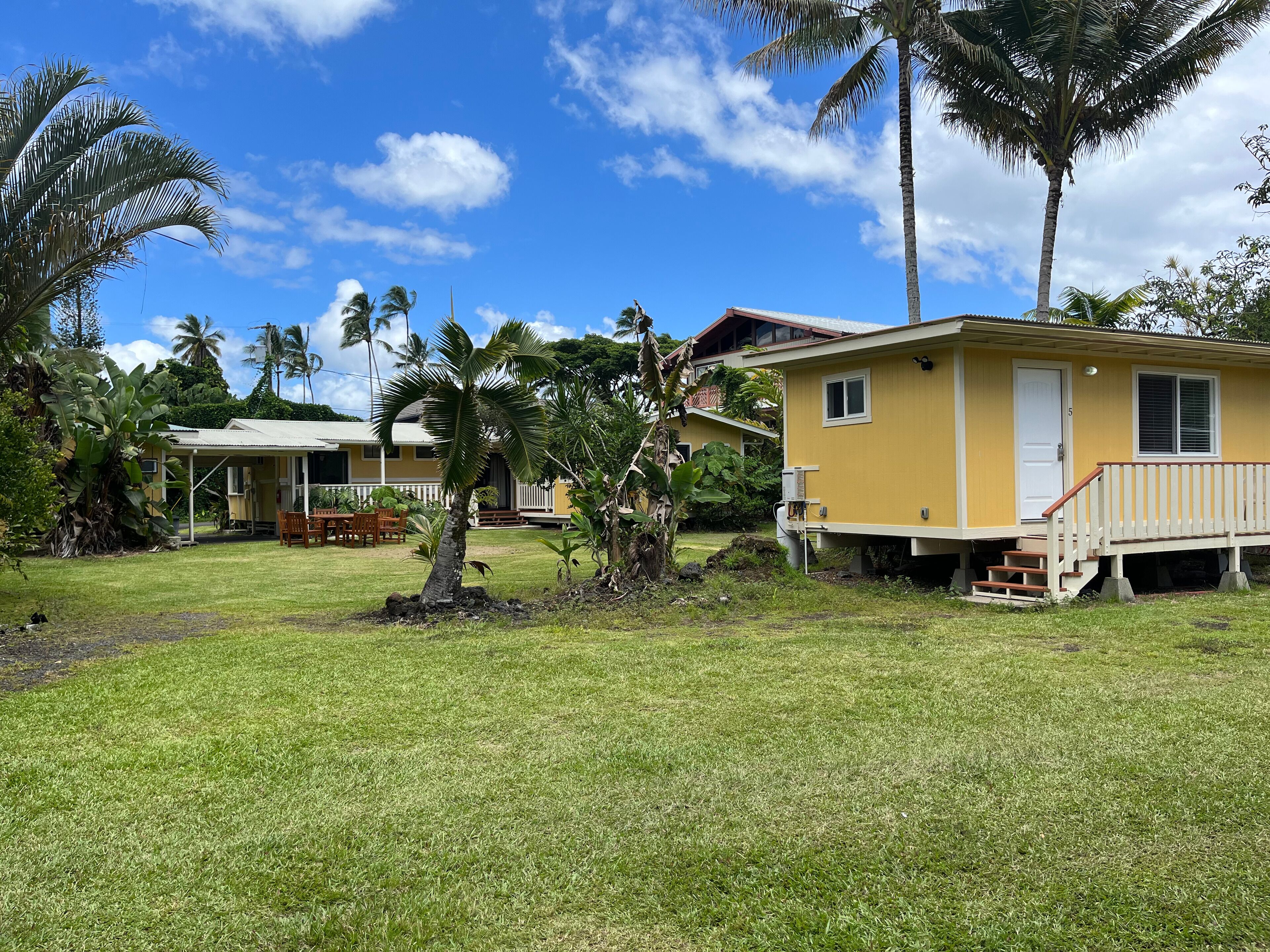 #05 Bungalow W/Bath, kitchenette | Premium bedding, free WiFi, bed sheets