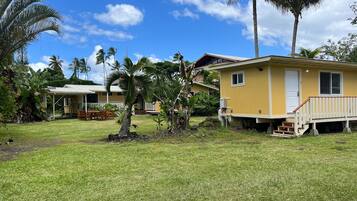 #05 Bungalow W/Bath, kitchenette | Premium bedding, free WiFi, bed sheets