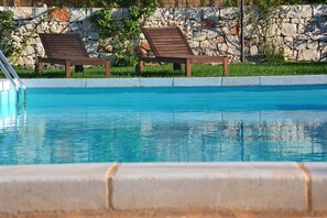 Outdoor pool, sun loungers - Masseria Sant'Angelo (Monopoli)