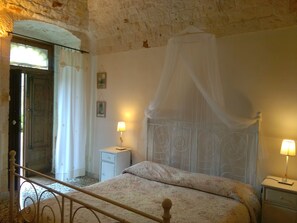 Chambre Double Classique | Literie de qualité supérieure, matelas mémoire de forme, minibar