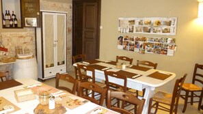 Free daily buffet breakfast - Masseria Sant'Angelo (Monopoli)