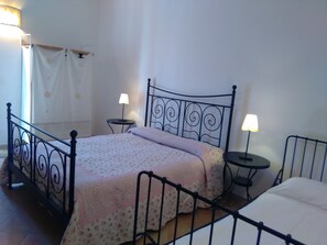 Premium bedding, memory foam beds, minibar, in-room safe - Masseria Sant'Angelo (Monopoli)