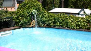 Piscine extérieure (ouverte en saison)