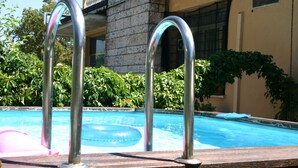 Seasonal outdoor pool - Hotel Elefante Bianco (Valsamoggia)