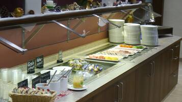 Free daily buffet breakfast