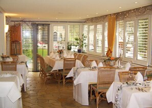 Café da manhã e jantar