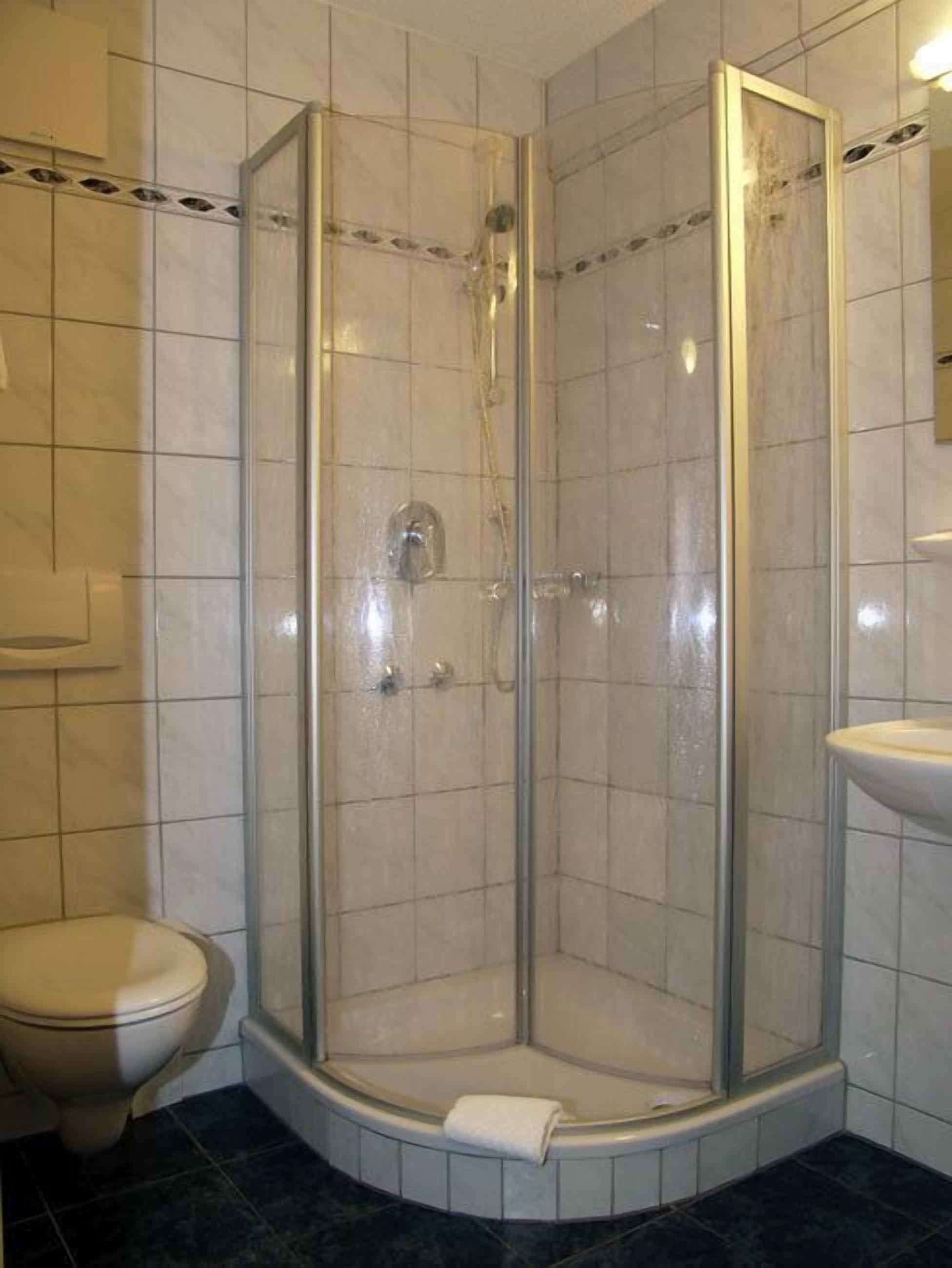double room | bathroom | shower, hair dryer, towels