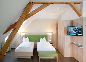 Studio | Seprai premium, selimut bulu angsa, dan didekorasi berbeda-beda