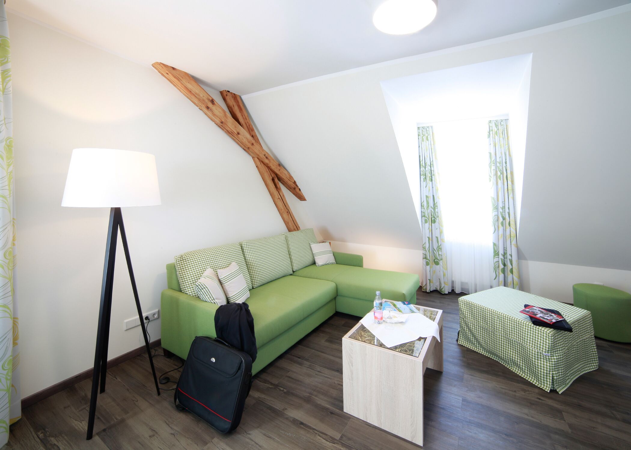 studio | living area | flat-screen tv