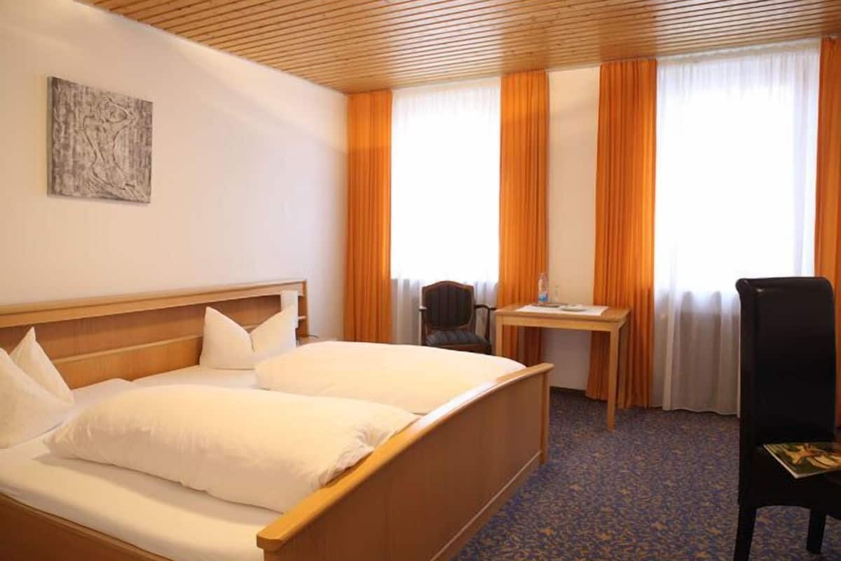 Tweepersoonskamer | Luxe beddengoed, donzen dekbedden, individueel gedecoreerd